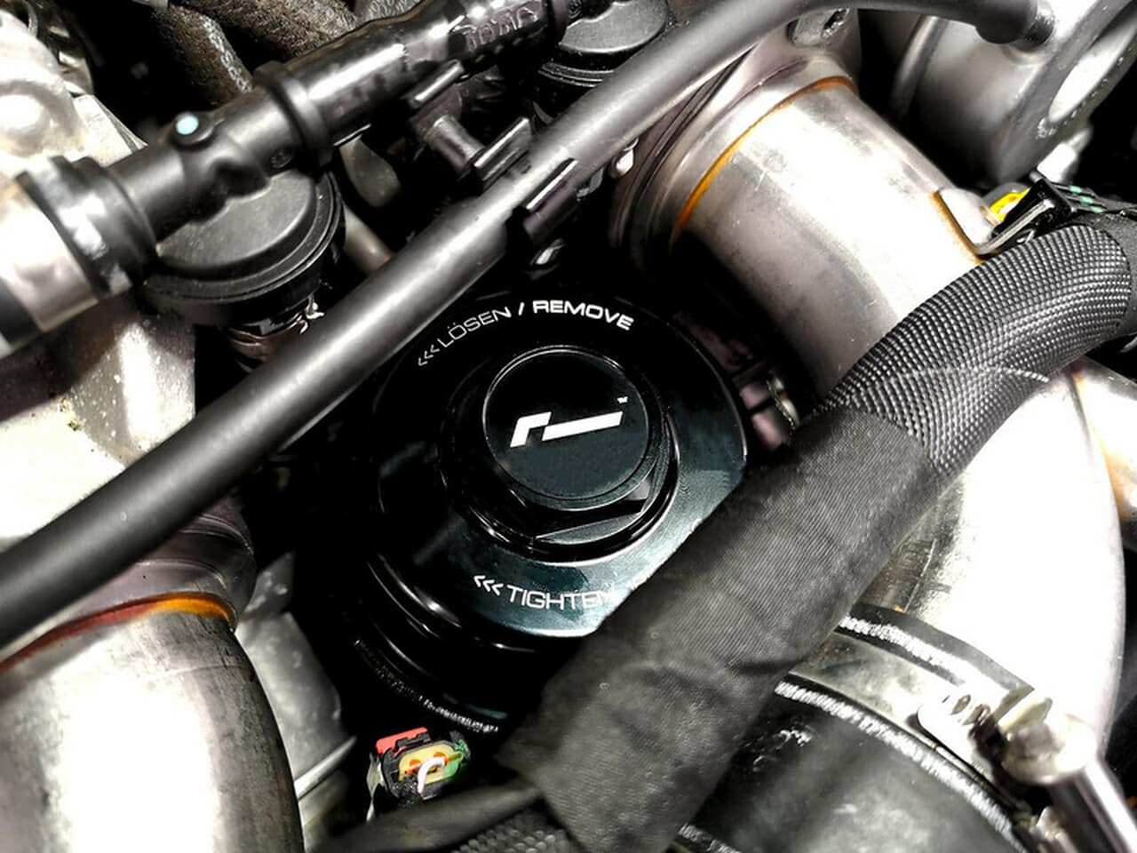 Racingline Oil Filter Housing Audi (B9) S4, S5, RS4, RS5, SQ5 – VWR190001 - Performance HQ - United Kingdom