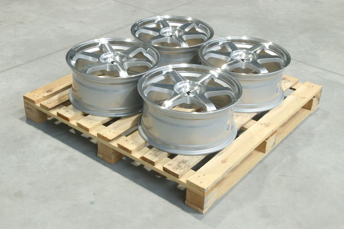 Set of JR3 18x8 ET33 5x114