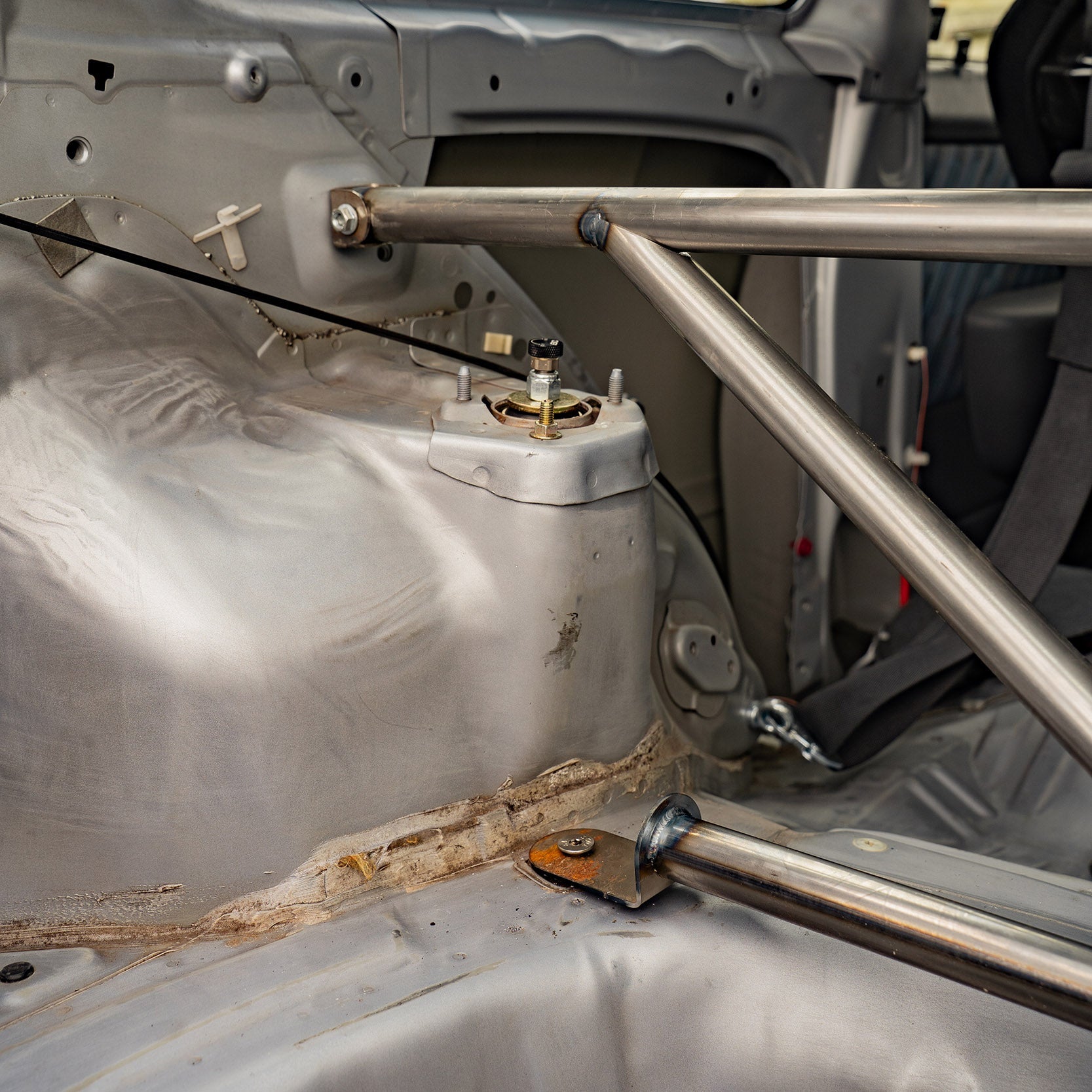 K-Brace - Toyota Starlet V P90 Rear Strut Brace